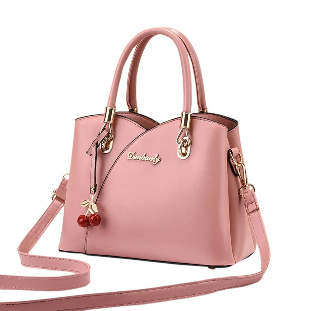 CARTERA DAMA | BOLSO DE MANO ROSADO CON DIJE CEREZAS